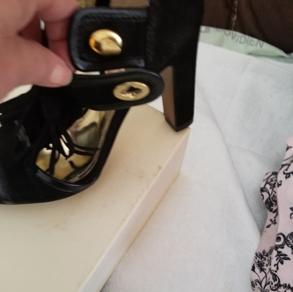 Heels - Picture 1 of 6